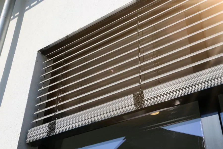 Exterior blind in front of a window, managed by KNX sun sensor and Shelly integration for energy optimization