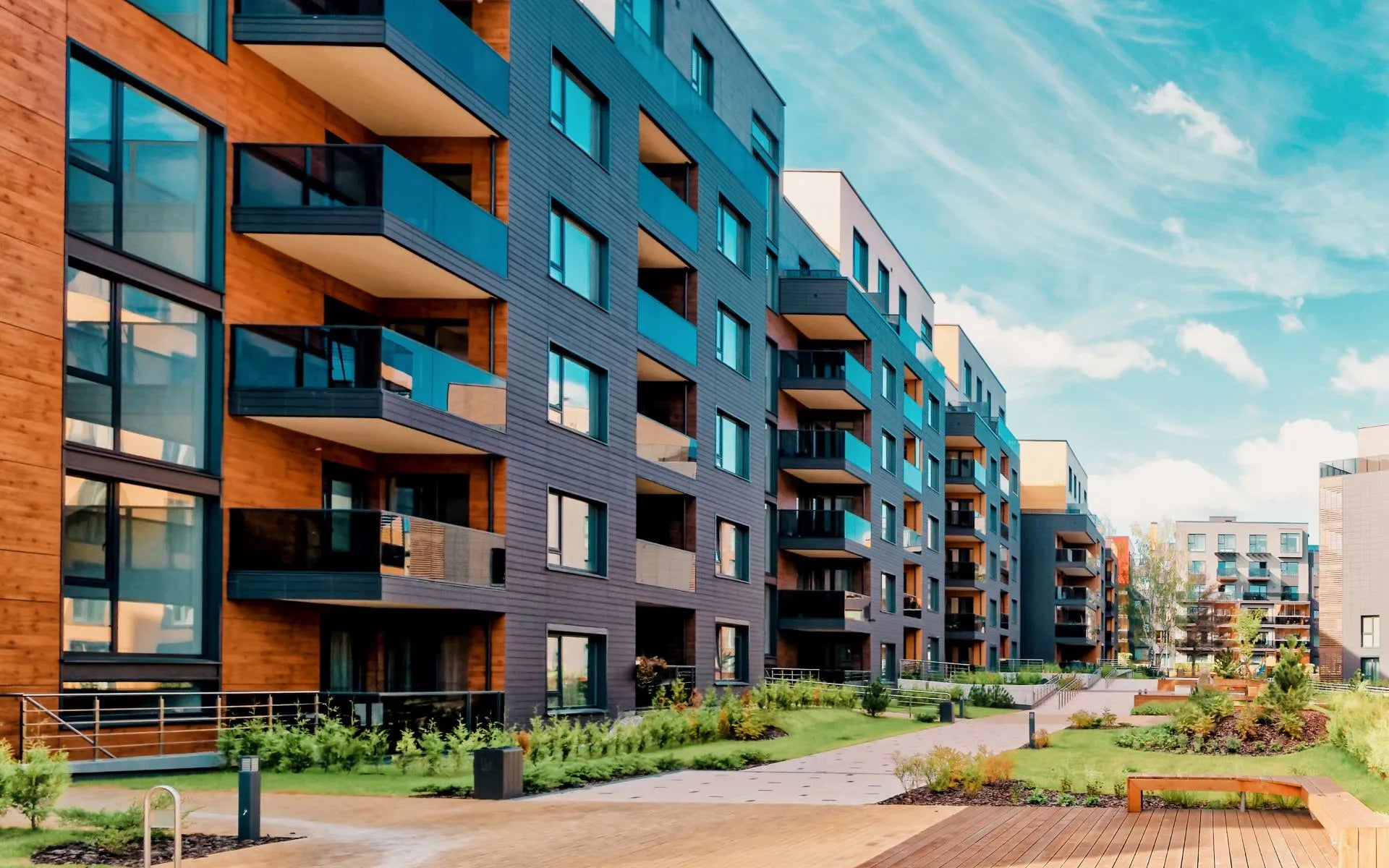 Smart home in a rental apartment with view of an apartment block – retrofit smart devices without drilling for more living comfort