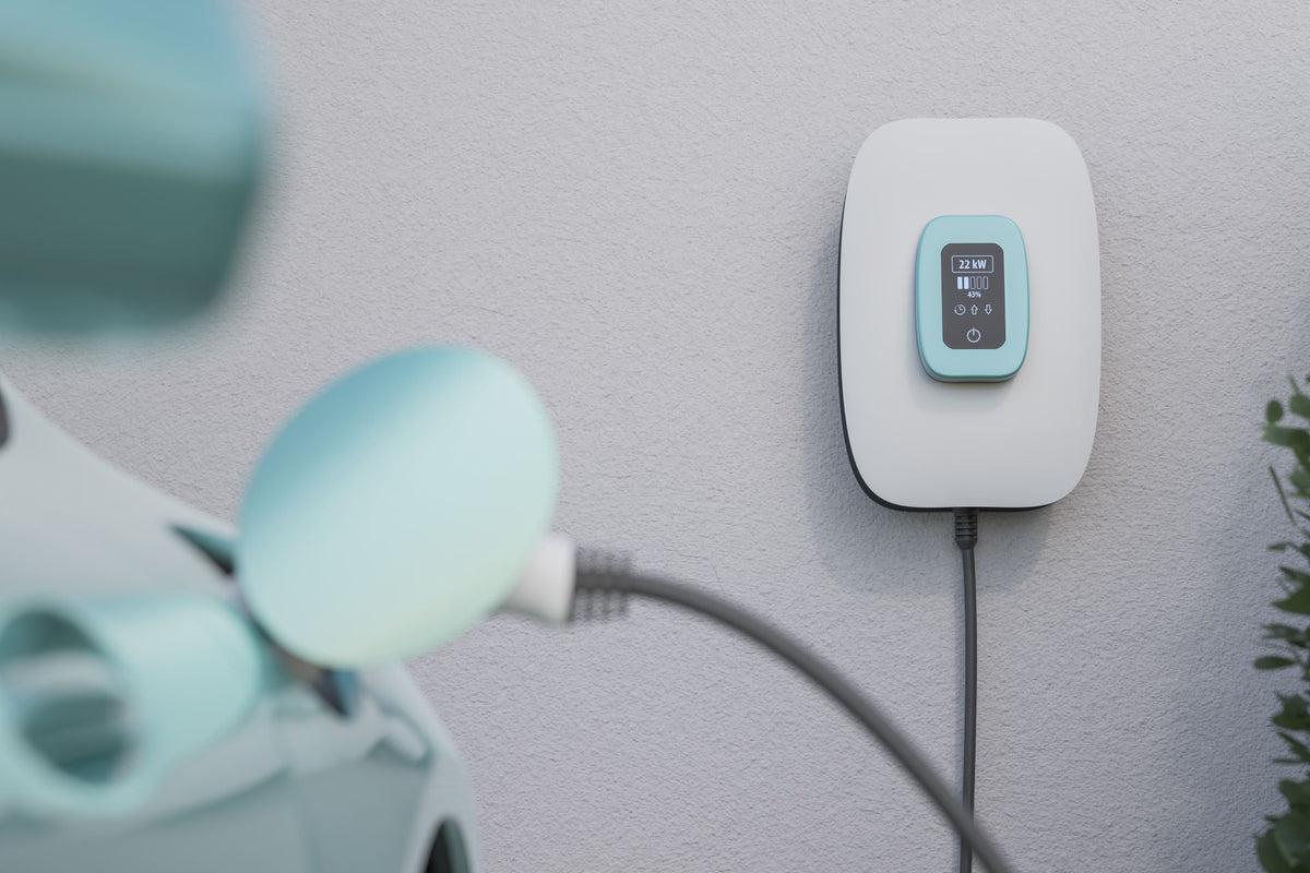 Wallbox surplus charging with PV power - e-car charges automatically when there is surplus power, controlled by a smart energy management system for more self-consumption and efficiency. 