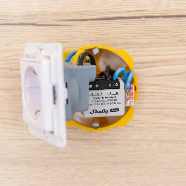 Shelly PM Mini Gen3 installed to measure kilowatt hours fed into the household grid – ideal for tight spaces.