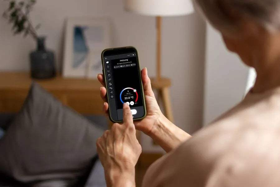 smartphone with Shelly app; trigger scenes automatically at low temperature and regulate indoor climate