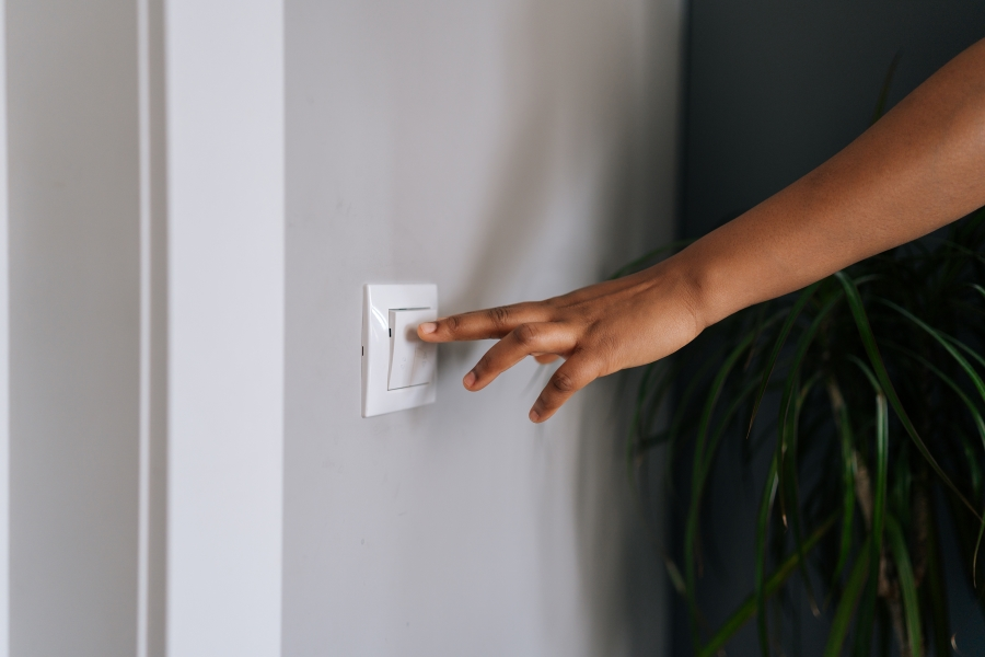 Wall switch without a neutral wire: wiring requires phase and lamp wire – smart light switches without a neutral wire work even without neutral in the switch